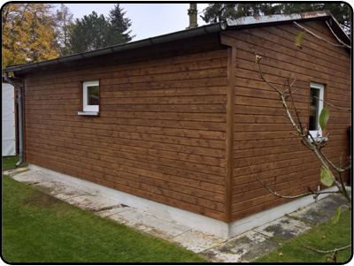 Gartenhaus mit Holzverkleidung